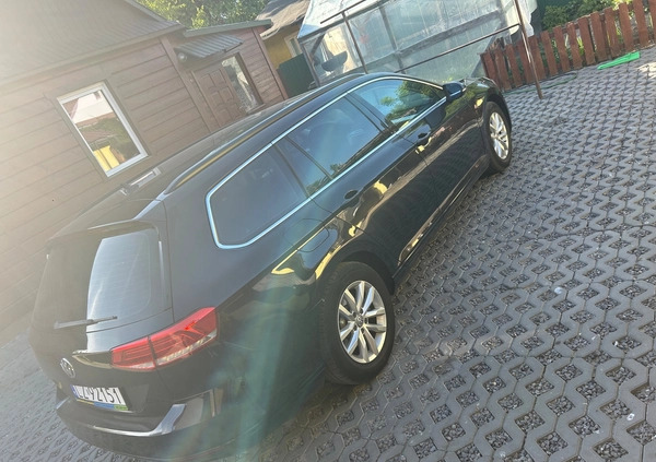 Volkswagen Passat cena 48900 przebieg: 252000, rok produkcji 2015 z Zamość małe 56